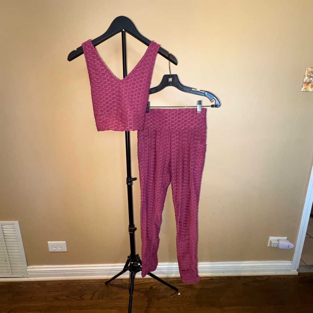 Women's Textured High-Waist Leggings & Cropped Tank Set - Rose Berry